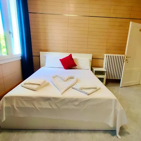 בית הארחה Taj Luxury מסטרה